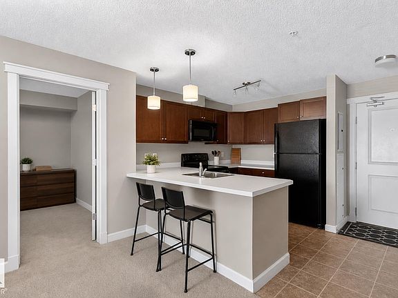 4th image of 3715 Whitelaw Ln NW #302