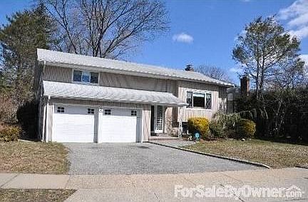 1st image of 7 Gloria Dr
