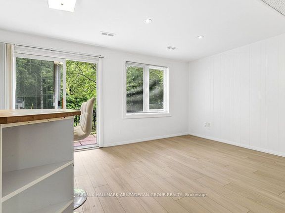 5th image of 231 Goulding Ave