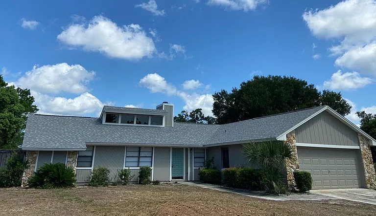 215 Cambridge Dr — Photo 1