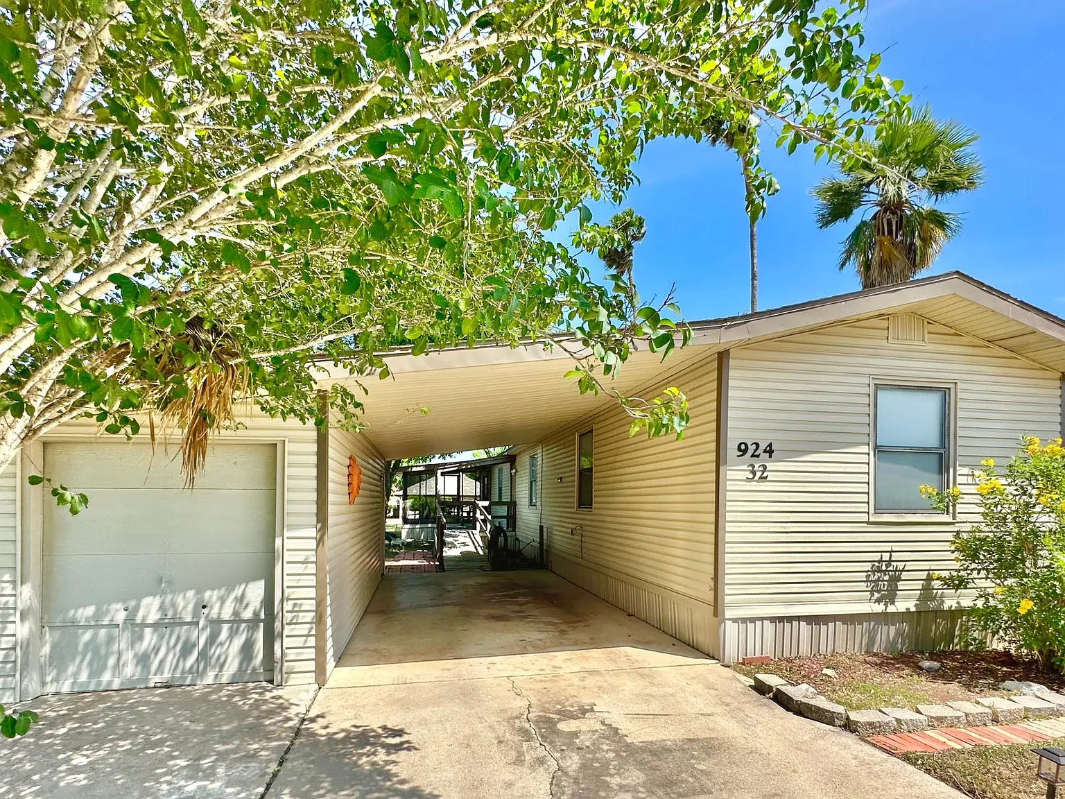 924 Citrus Dr — Photo 1