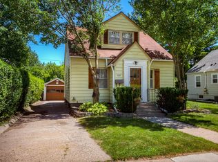 1032 Ridgewood Ave, Ames, IA 50010