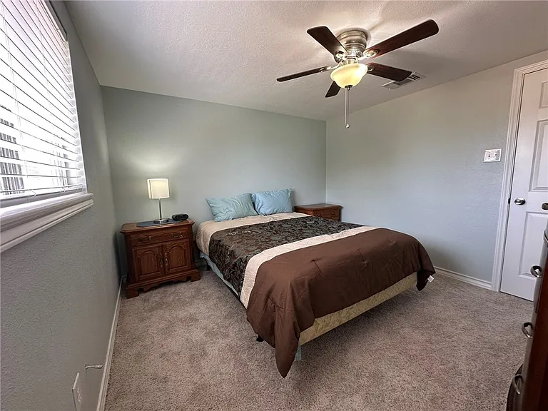 201 Volpe Cir — Photo 19