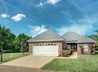 102 Courtyards Dr, Pearl, MS 39208