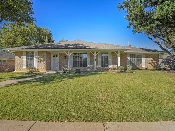 2801 Peachtree Ln, Pantego, TX 76013