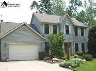 5543 Pheasants Walk Dr, North Olmsted, OH 44070