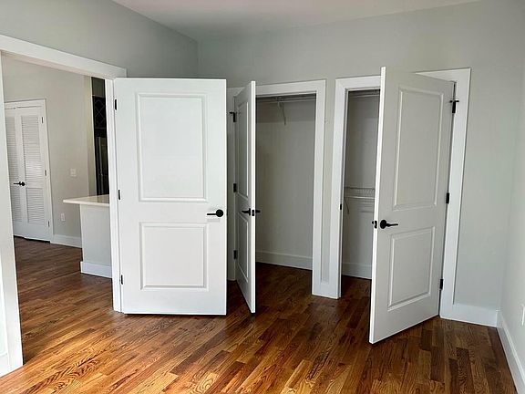 4th image of 256 Orange St #424