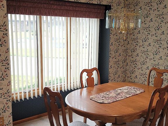 4th image of 823 Apple Blossom Ln #13
