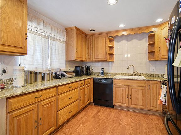 5th image of 7928 Marshall St