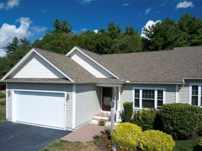 136 Country Meadow Ln, Glocester, RI, 02814