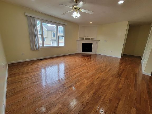 4th image of 233 Palisades Dr