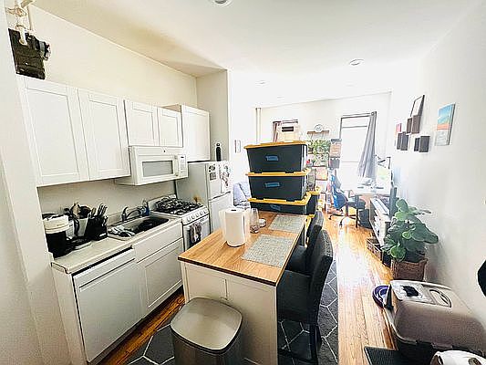 5th image of 319 E 91st St APT 9