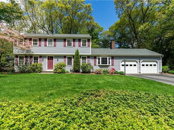 65 Walnut Dr, East Greenwich, RI 02818
