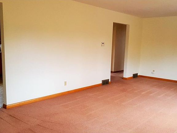 4th image of 120 1/2 Waverly Ave