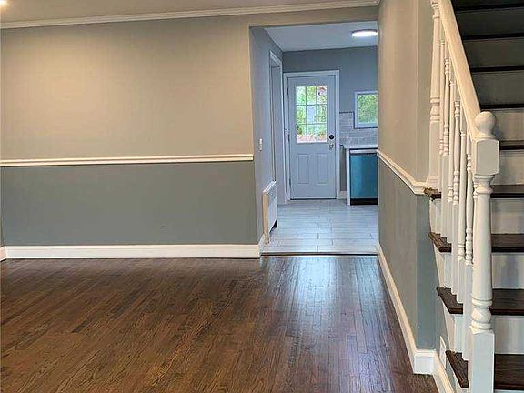 5th image of 65 Westbury Ln