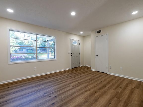 5th image of 1118 Vesper Dr