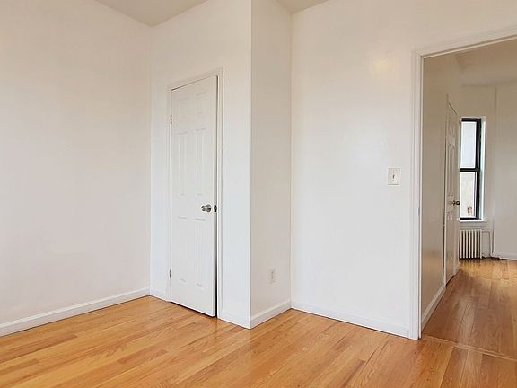 3rd image of 154 Grand St APT 22