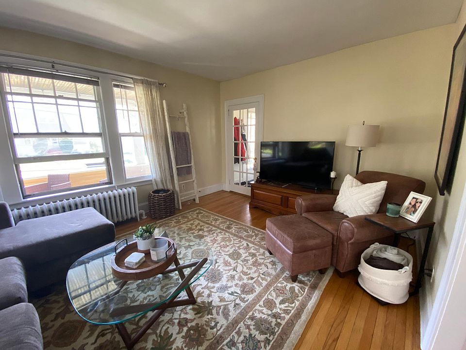 Living Room & Front Entrance