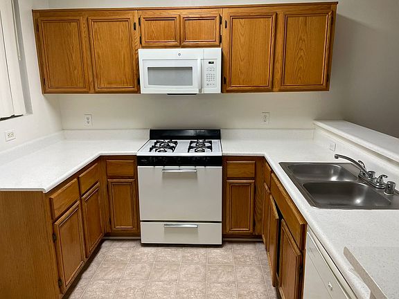 3rd image of 16710 Sherman Way APT 110