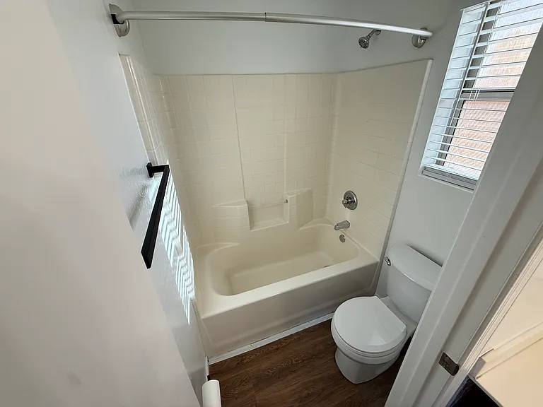 1457 E 10th Pl — Photo 26