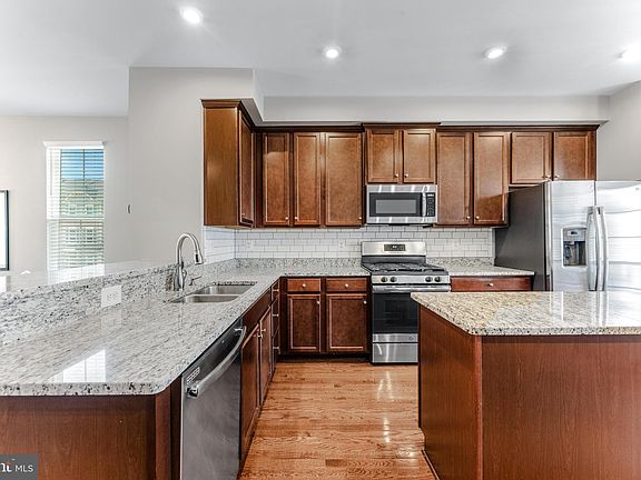 3rd image of 549 Willow Bend Dr