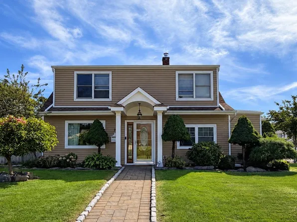 2 Cooper Lane, Levittown, NY 11756