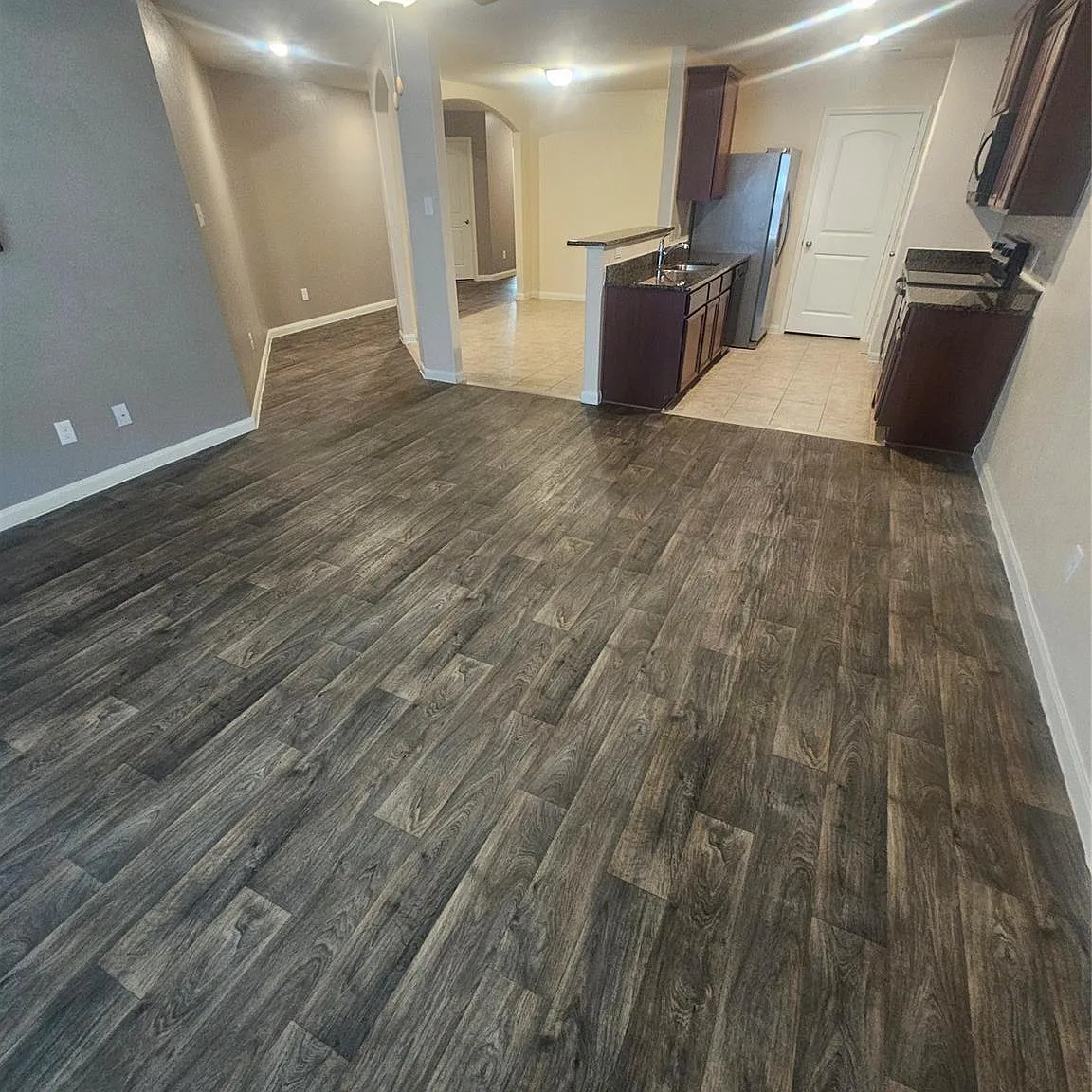 3 bed, 2.0 bath, 1392 sqft, $2,000 — Photo 2