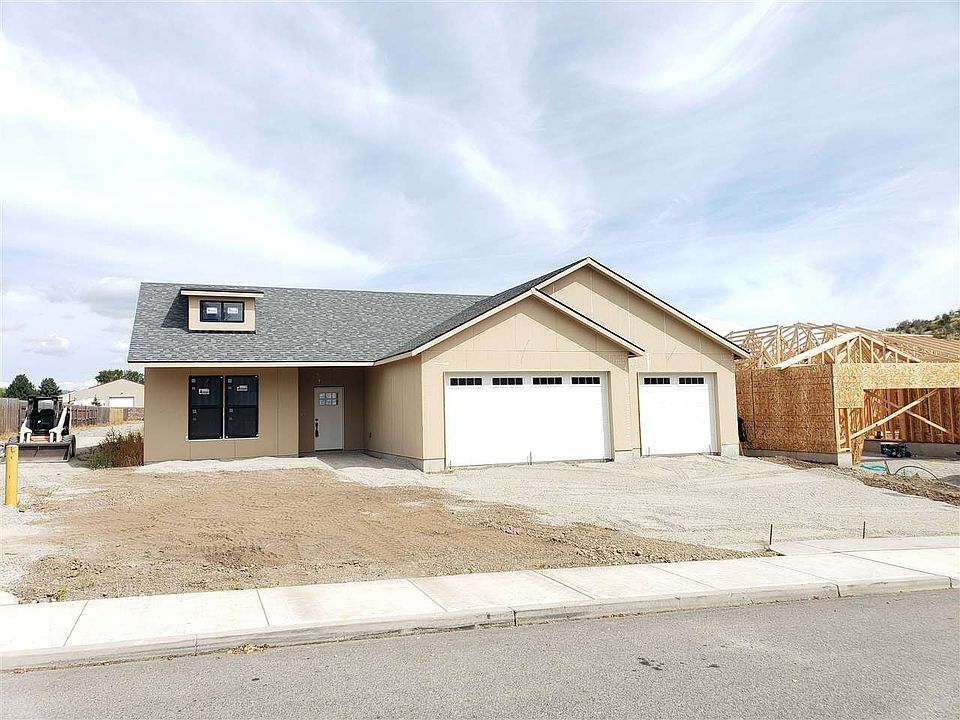1st image of 20211 E 11th Ave