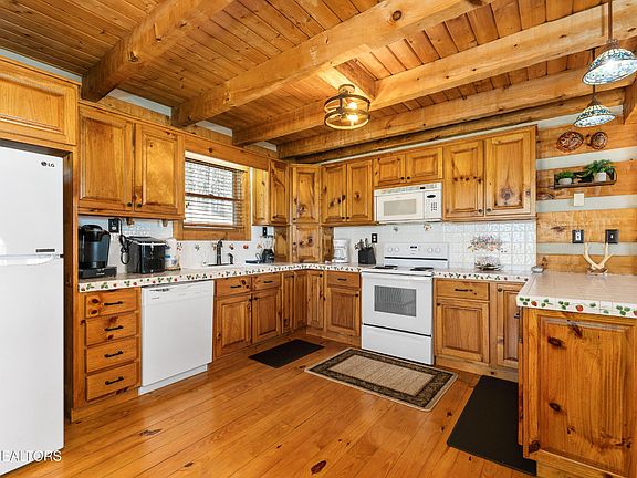 2nd image of 4096 Stoneway Pl