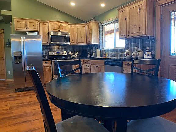 Dining/kitchen