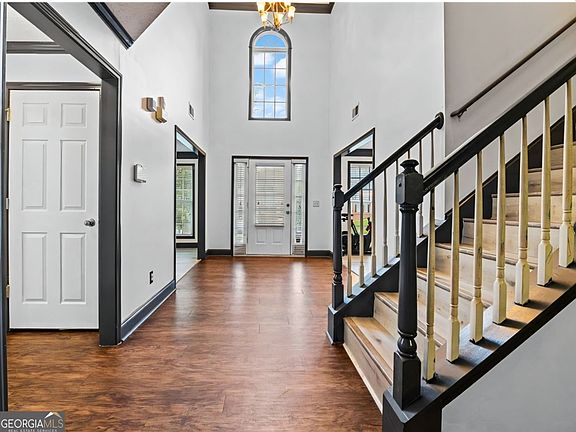 5th image of 10208 Hemlock Way