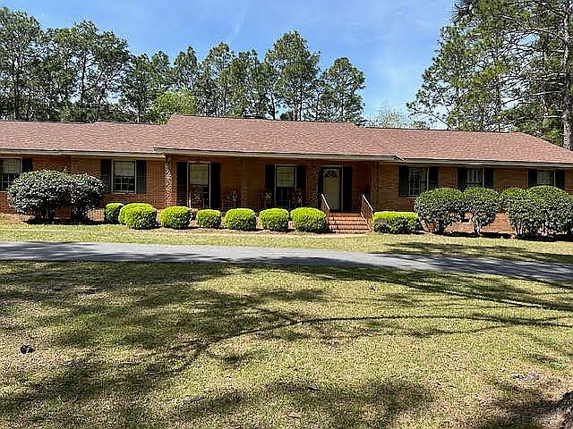 1st image of 310 Pinewood Dr