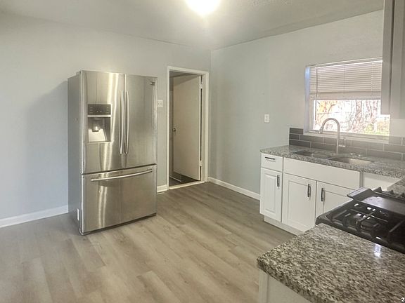3rd image of 1307 W Hermosa