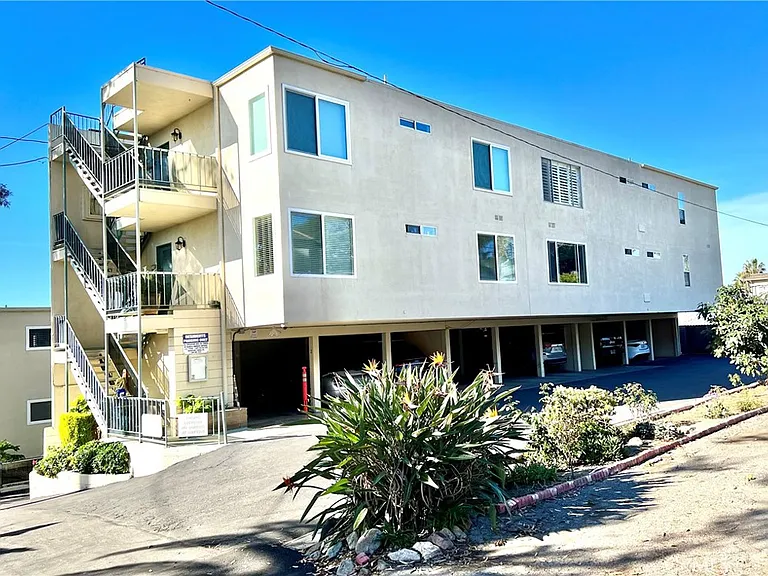 240 Moss St #15 — Photo 13