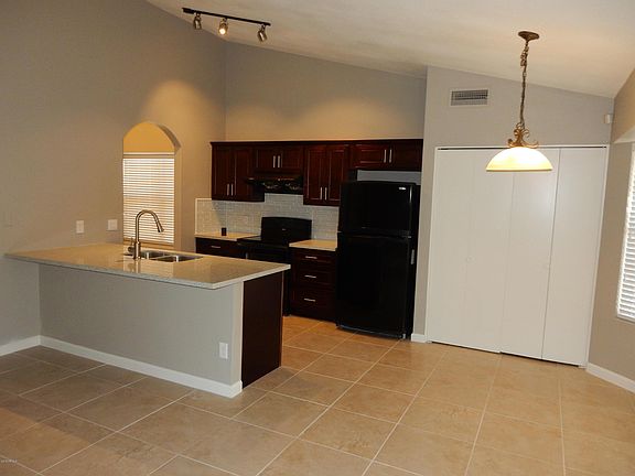 5th image of 3847 E Marconi Ave