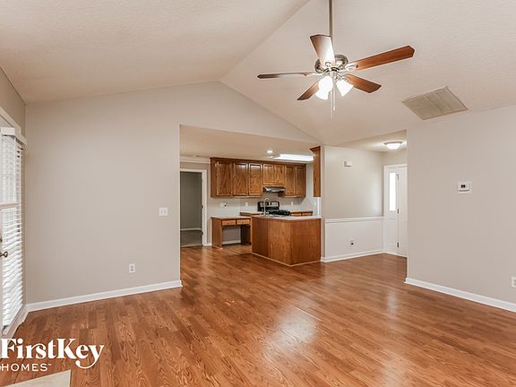 4th image of 4853 Hunt Club Dr