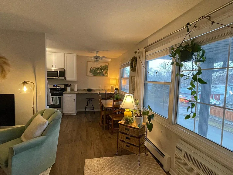 714 Spring St NE #10 — Photo 5