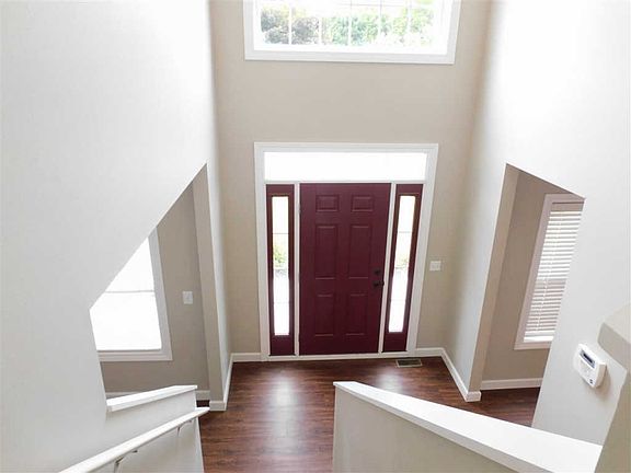 2nd image of 201 Kingsbury Dr SE