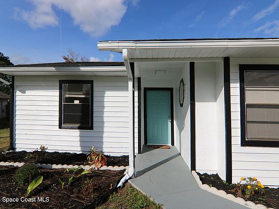 2nd image of 711 Kempten St NW