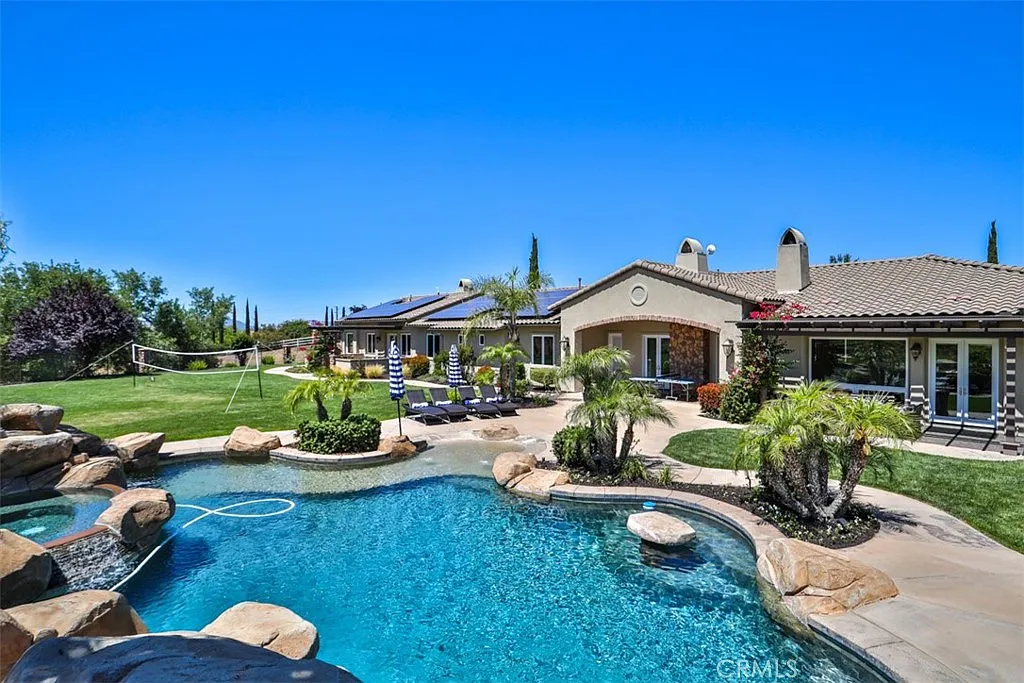 5 bed, 7.0 bath, 6157 sqft, $13,000 — Photo 2