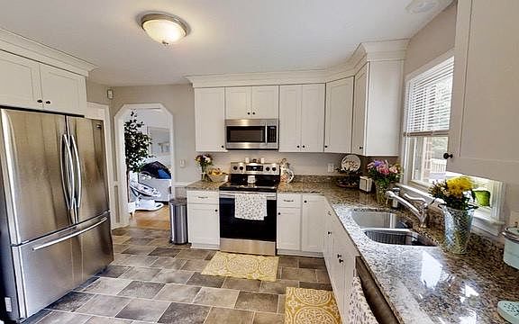 2nd image of 649 Blackthorne Dr