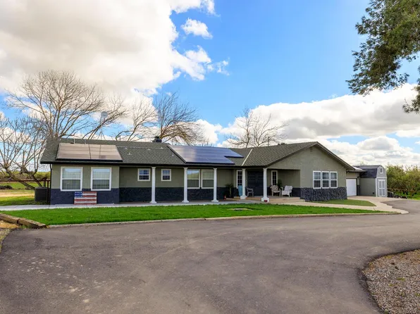 10606 Pioneer Ave, Oakdale, CA 95361