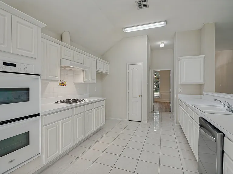 308 Sycamore Dr — Photo 13