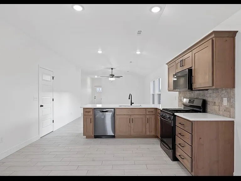 1512 Lowery St — Photo 10