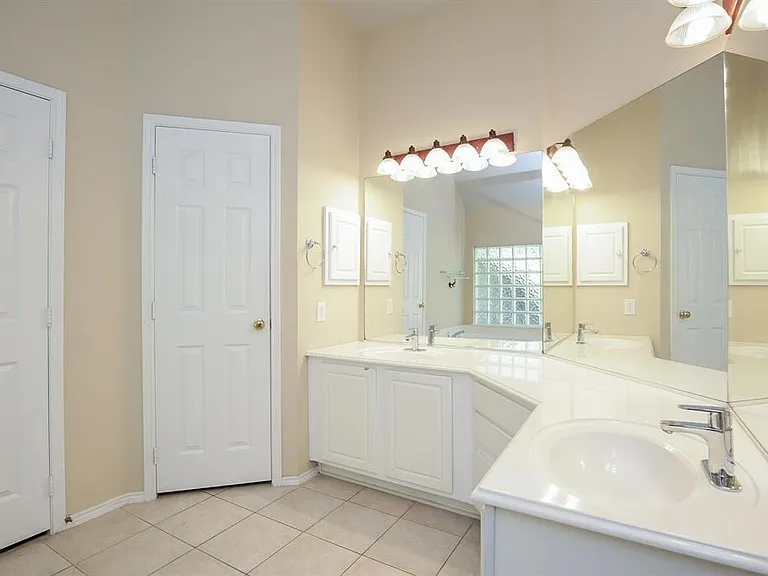 20502 Pioneer Bend Ct — Photo 17