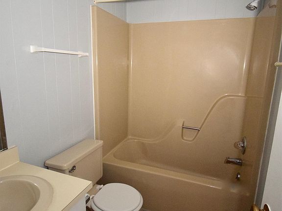 4th image of 117 Oak Hill Dr APT D