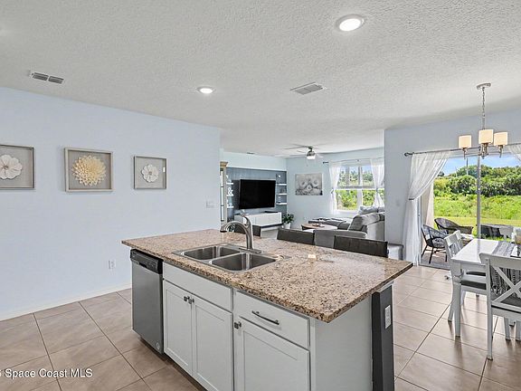 5th image of 1121 McFarland Dr
