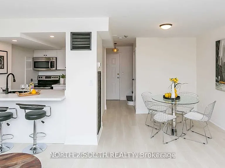 222 The Esplanade #913 — Photo 3