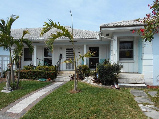 1st image of 124 Venetian Dr #124
