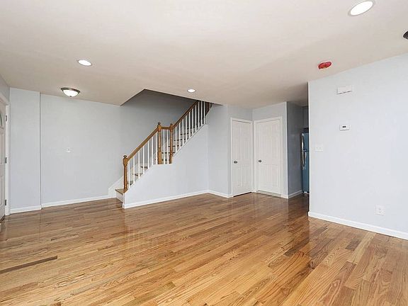 3rd image of 10805 157th St